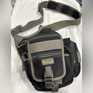 Maxpedition Black and Gray Versipack